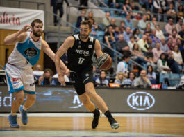 El Bilbao Basket queda hundido tras perder con un triple sobre la bocina frente al Obradoiro (70-69)