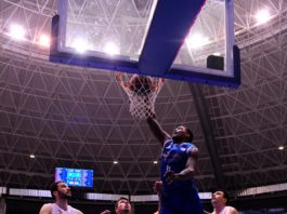 El Betis tiene pie y medio en la LEB y el San Pablo Burgos asegura la permanencia con susto y fiesta (96-88)