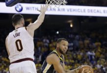 Los Warriors logran el 2-0 en una gran exhibición desde el triple