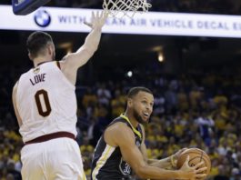 Los Warriors logran el 2-0 en una gran exhibición desde el triple