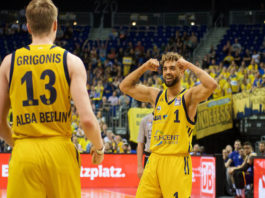 Olympiacos y Alba Berlín roban el factor cancha en el inicio de sus finales;