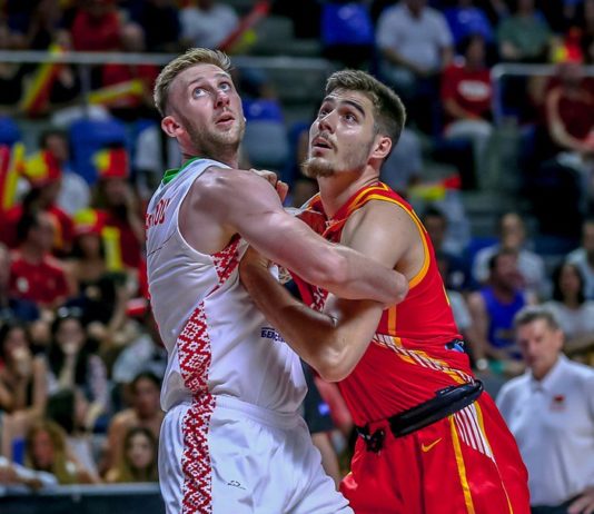 España vence y cierra la primera fase de la clasificación para el Mundial con un 6-0
