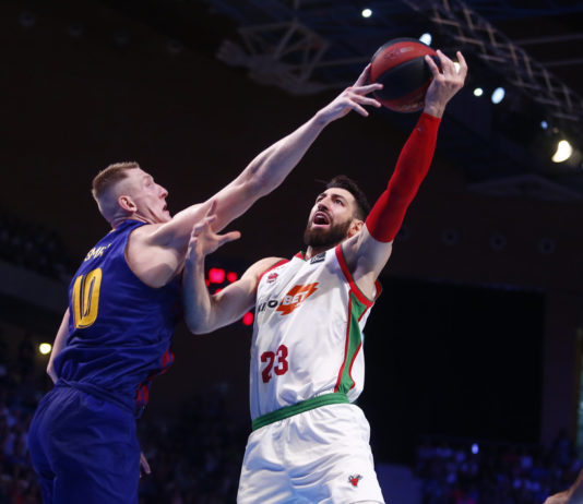 El Barcelona remontó 20 puntos y tuvo un triple para la prórroga pero el Baskonia pasó a la final (76-79)