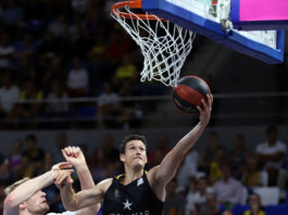 El Iberostar Tenerife logra un claro triunfo frente al Obradoiro y el Zaragoza asalta el Coliseum burgalés