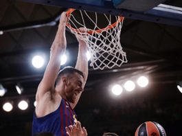 El Barça tiró de defensa para alcanzar la primera victoria en la Euroliga (83-73)