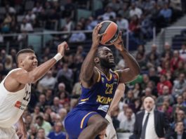 El Real Madrid falló mucho de tres y sufrió en el rebote, pero acabó ganando al Khimki (79-74)