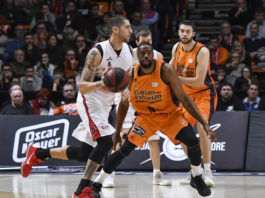 El Valencia Basket tiene pie y medio en la Copa tras imponerse al Zaragoza; el Iberostar Tenerife gana un duelo directo al Manresa (77-75)