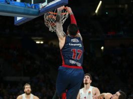 El Baskonia sigue vivo tras un emocionante triunfo frente al CSKA (76-73)