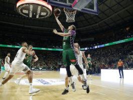 El Real Madrid perdió 21 puntos de renta y el Unicaja ganó sobre la bocina de la prórroga con triple de Jaime Fernández (103-102)