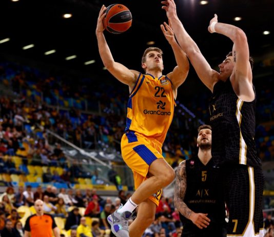 El Armani se mantiene en la pelea por el playoff con el triunfo en la prórroga frente al ‘Granca’