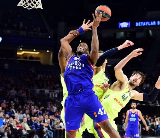 Descalabro del Barça frente al Efes (92-70) y la cuarta plaza se aleja tras perder también el ‘basketaverage’