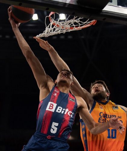 Pedagogía Rebelión perjudicar El Valencia Basket gana a domicilio al Baskonia y tendrá el desempate en  casa (82-89) | Encestando.es