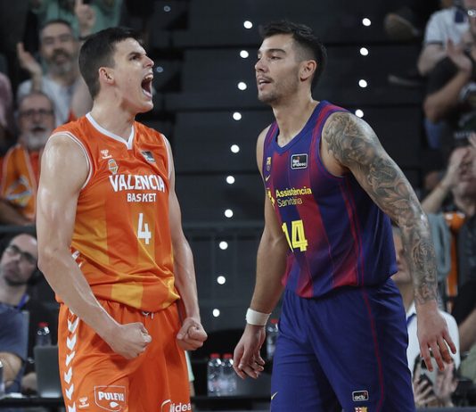 El Valencia Basket confirma su magnífico momento de forma ante el Barça (93-81) con su quinta victoria en una semana