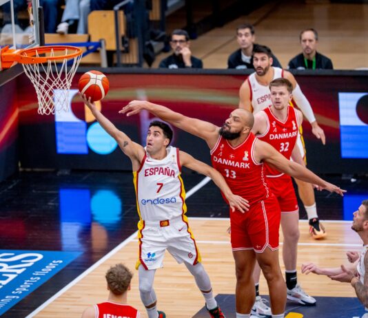 La selección debuta con Chus Mateo con un triunfo en Dinamarca (64-74)