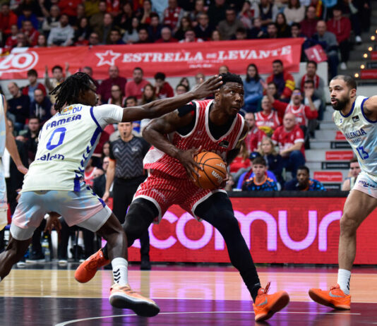 El UCAM Murcia frena al Valencia Basket también en la ACB; triunfo clave del Breogán