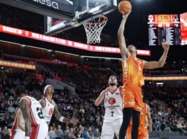 El Valencia Basket barre al Casademont Zaragoza en el partido aplazado