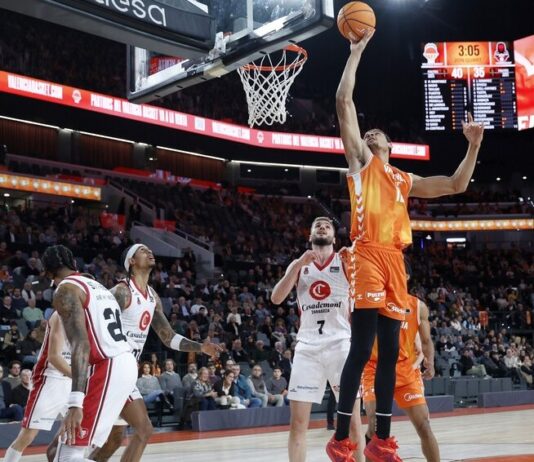El Valencia Basket barre al Casademont Zaragoza en el partido aplazado