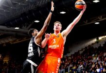 El Valencia Basket no falló en Bolonia (81-94) guiado por un gran Reuvers (44 de valoración)