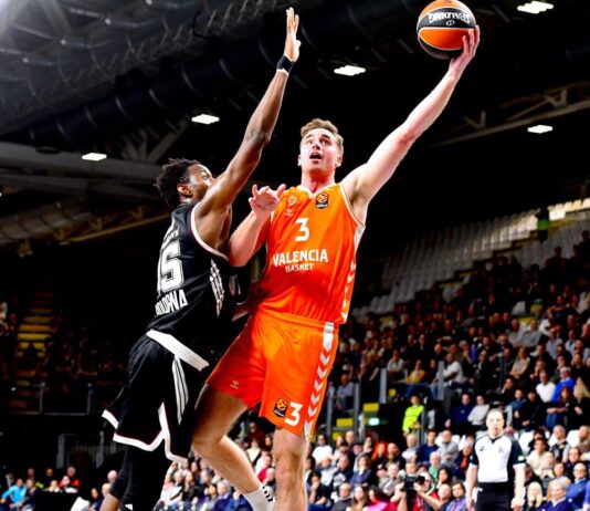 El Valencia Basket no falló en Bolonia (81-94) guiado por un gran Reuvers (44 de valoración)