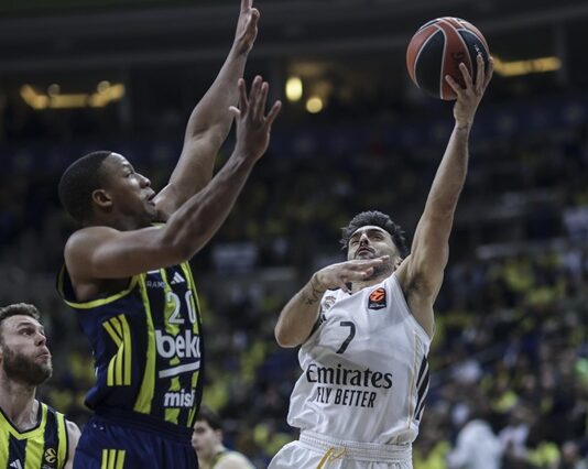 El Real Madrid sí supo jugar bien esta vez los minutos decisivos y venció al Fenerbahce (69-74)
