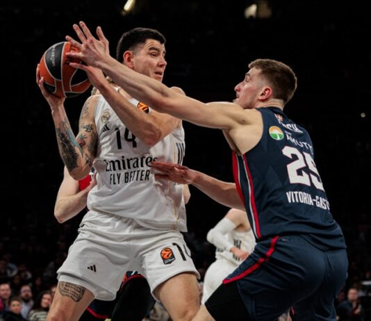 El Real Madrid no aprendió nada de la final de Copa perdida contra el Baskonia y volvió a perder (98-96)