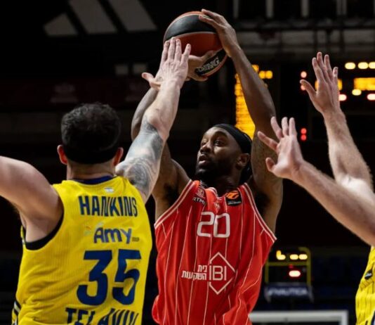El Hapoel ganó el choque aplazado al Maccabi y se mete en playoffs