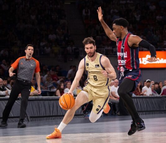 El Barcelona olvida la eliminación europea con un valioso triunfo en Vitoria (92-95)