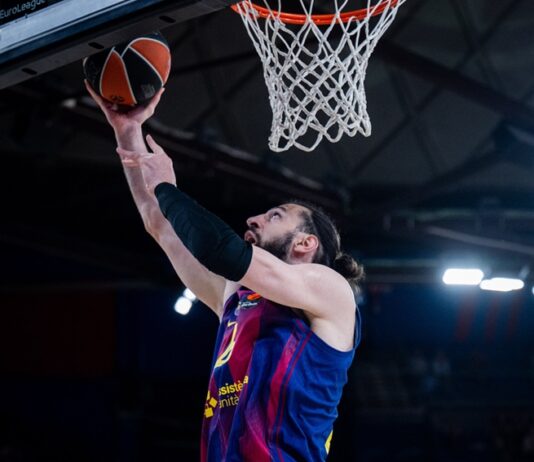 El Barcelona se hunde (79-93) y evitó una humillación con un parcial a última hora