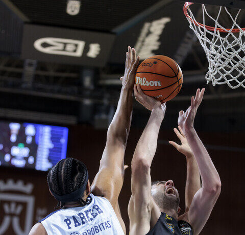 El Joventut se afianza en la sexta posición y complica el playoff a La Laguna Tenerife