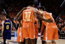 El Valencia Basket aplastó al Barcelona y empató la final