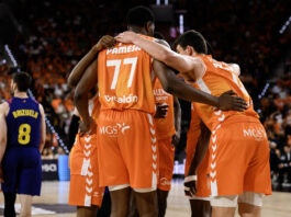 El Valencia Basket aplastó al Barcelona y empató la final