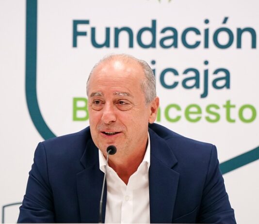 Txus Vidorreta, presentado en el Unicaja: buscan cinco fichajes